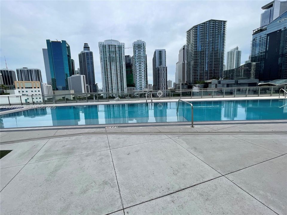 For Sale: $650,000 (2 beds, 2 baths, 1099 Square Feet)