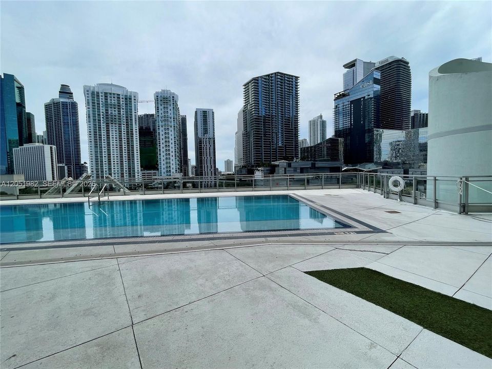 For Sale: $650,000 (2 beds, 2 baths, 1099 Square Feet)