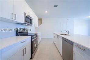 For Sale: $679,000 (3 beds, 3 baths, 1641 Square Feet)