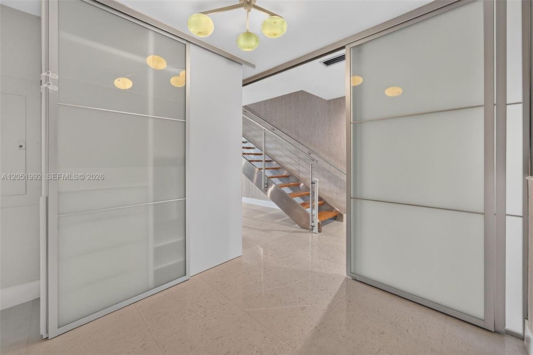 For Sale: $575,000 (1 beds, 2 baths, 1214 Square Feet)