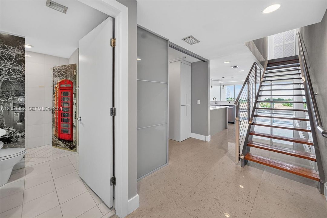 For Sale: $575,000 (1 beds, 2 baths, 1214 Square Feet)