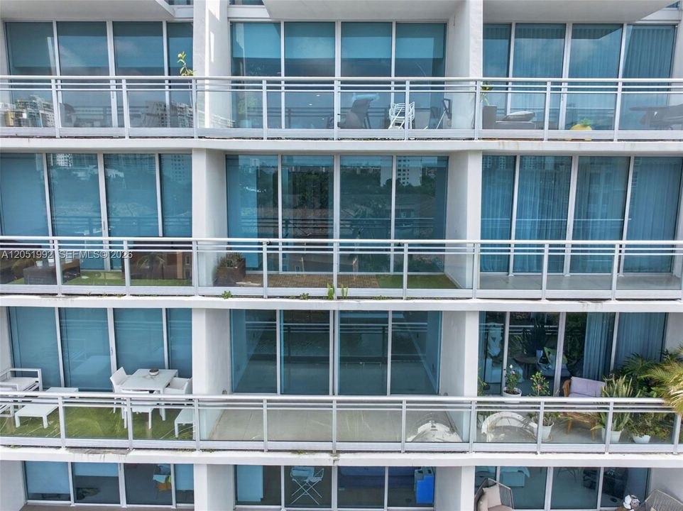For Sale: $575,000 (1 beds, 2 baths, 1214 Square Feet)