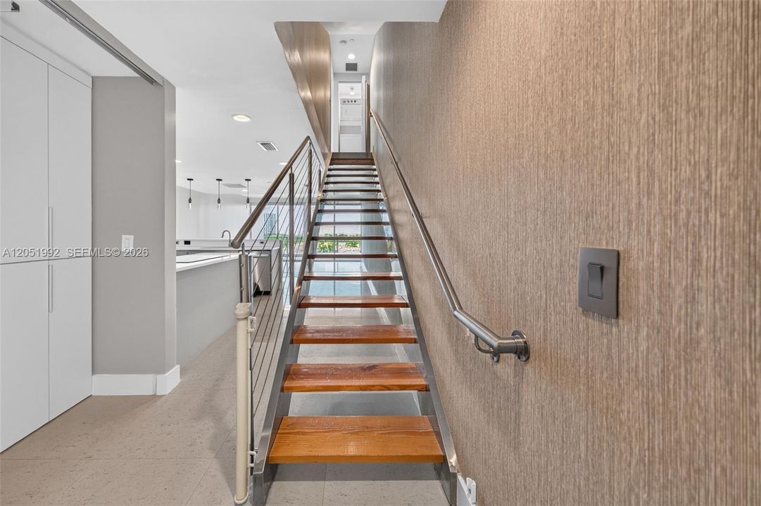 For Sale: $575,000 (1 beds, 2 baths, 1214 Square Feet)