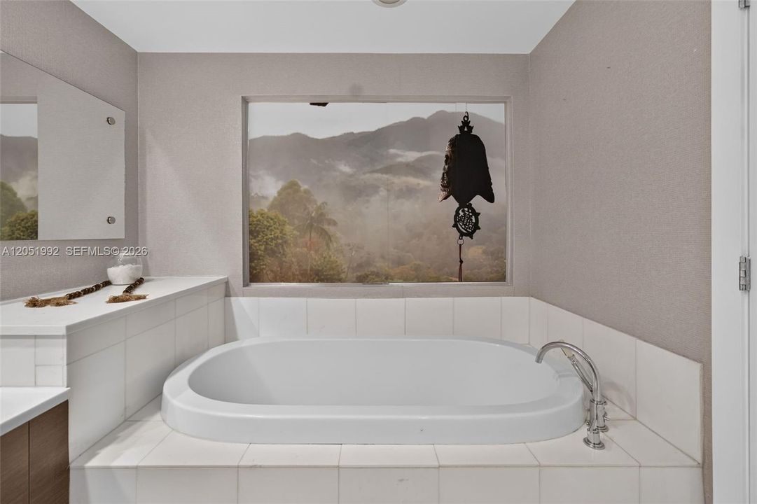 For Sale: $575,000 (1 beds, 2 baths, 1214 Square Feet)