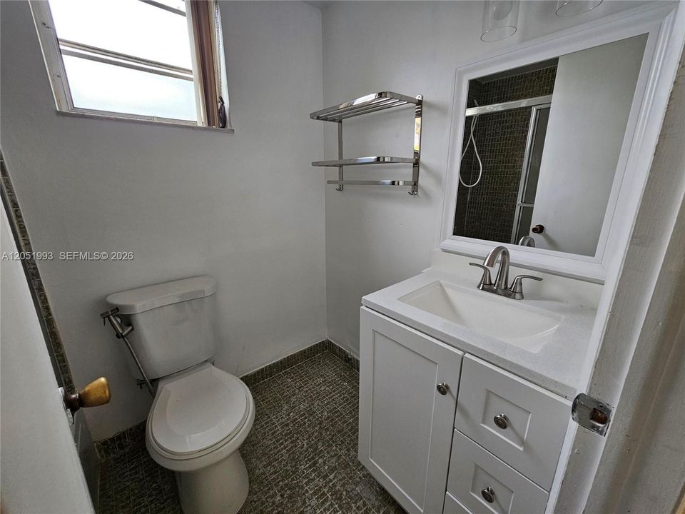 В аренду: $2,300 (2 спален, 2 ванн, 950 Квадратных фут)