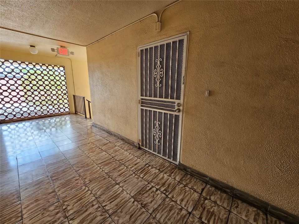 В аренду: $2,300 (2 спален, 2 ванн, 950 Квадратных фут)