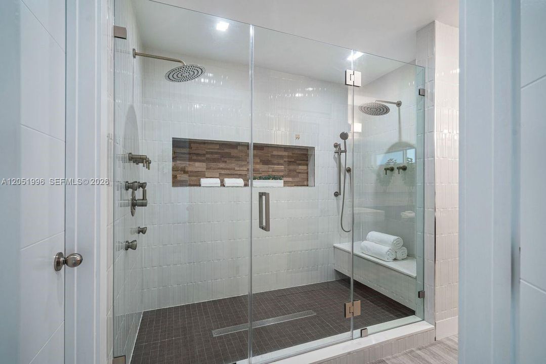 For Sale: $2,550,000 (4 beds, 3 baths, 3233 Square Feet)