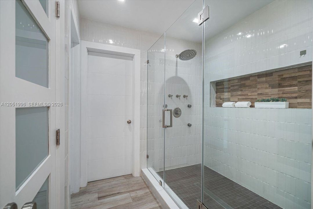 For Sale: $2,550,000 (4 beds, 3 baths, 3233 Square Feet)