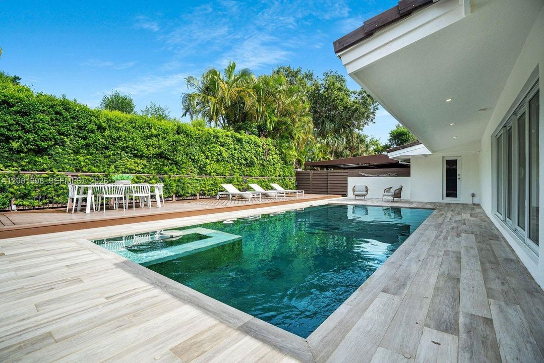 For Sale: $2,550,000 (4 beds, 3 baths, 3233 Square Feet)