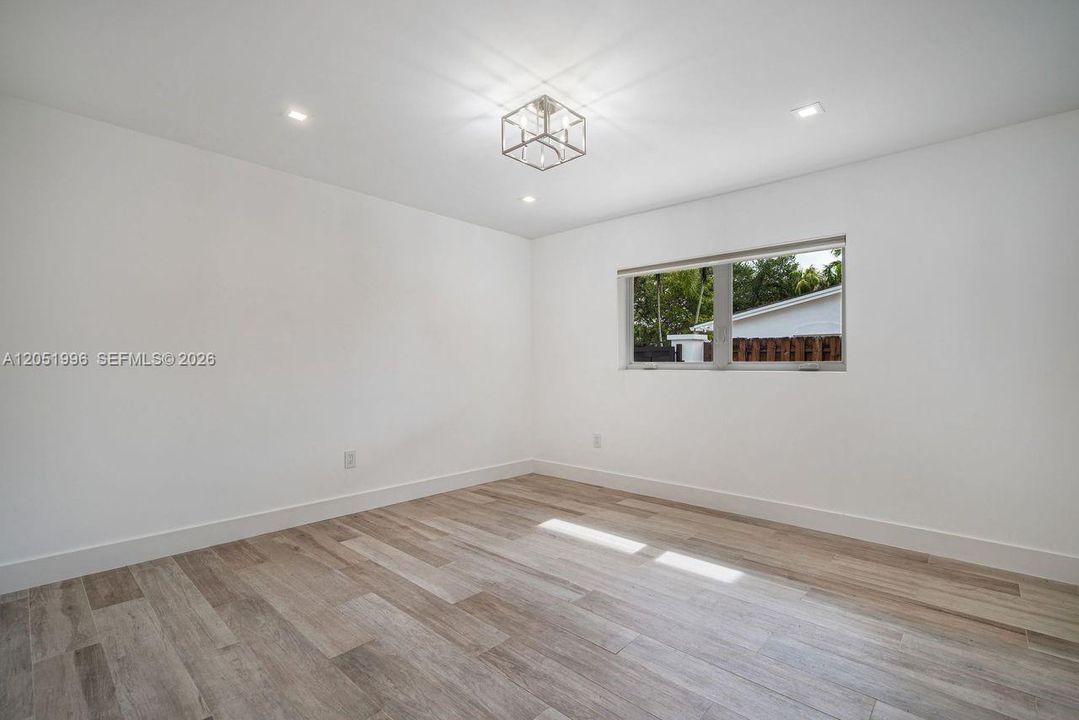 For Sale: $2,550,000 (4 beds, 3 baths, 3233 Square Feet)