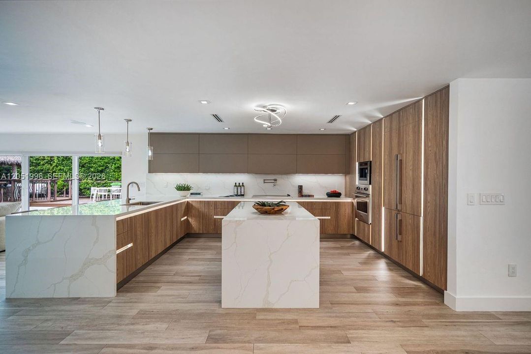 For Sale: $2,550,000 (4 beds, 3 baths, 3233 Square Feet)