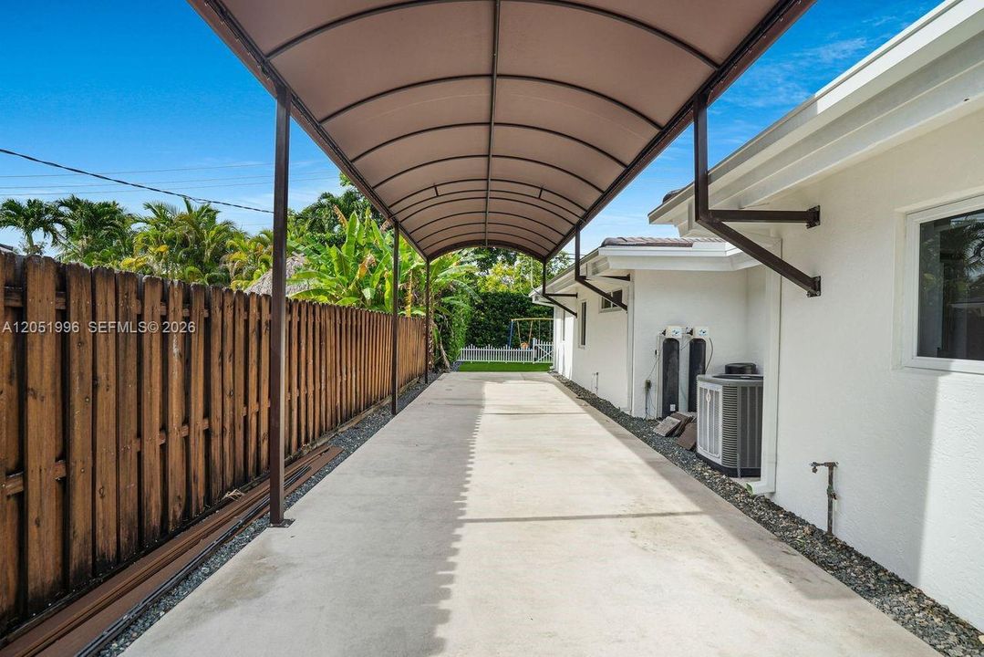 For Sale: $2,550,000 (4 beds, 3 baths, 3233 Square Feet)