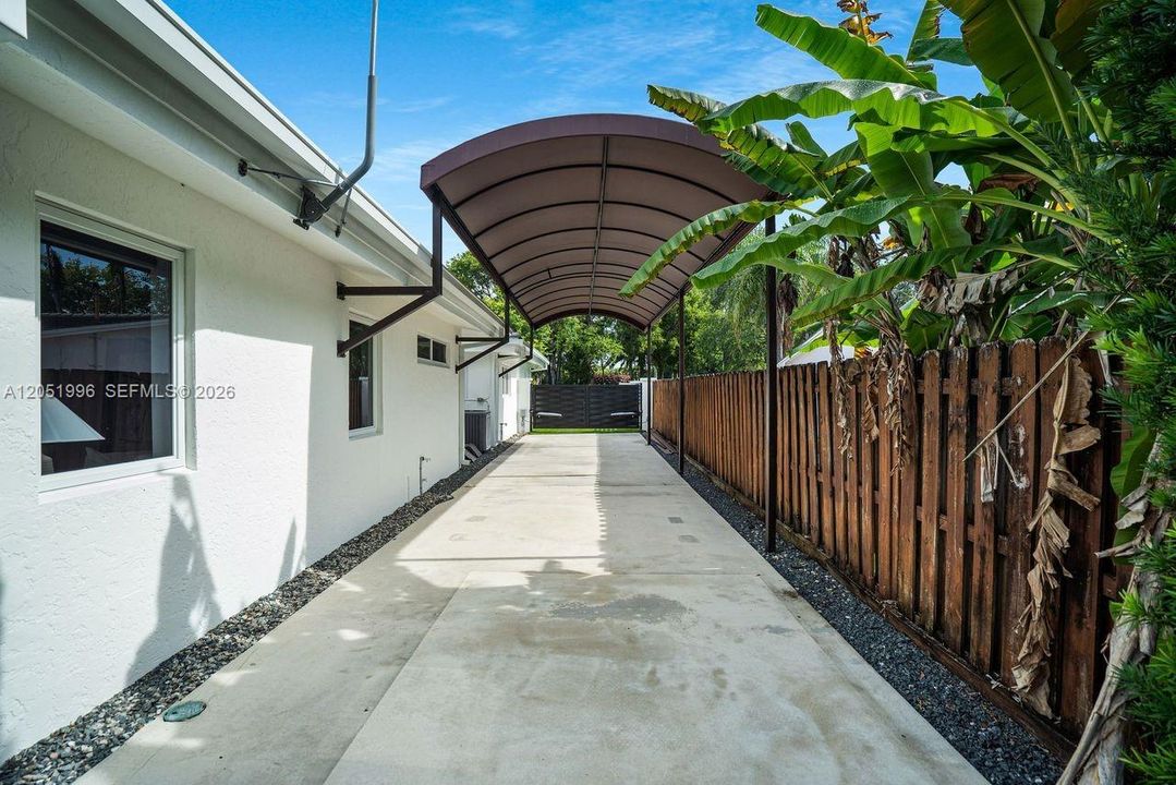 For Sale: $2,550,000 (4 beds, 3 baths, 3233 Square Feet)