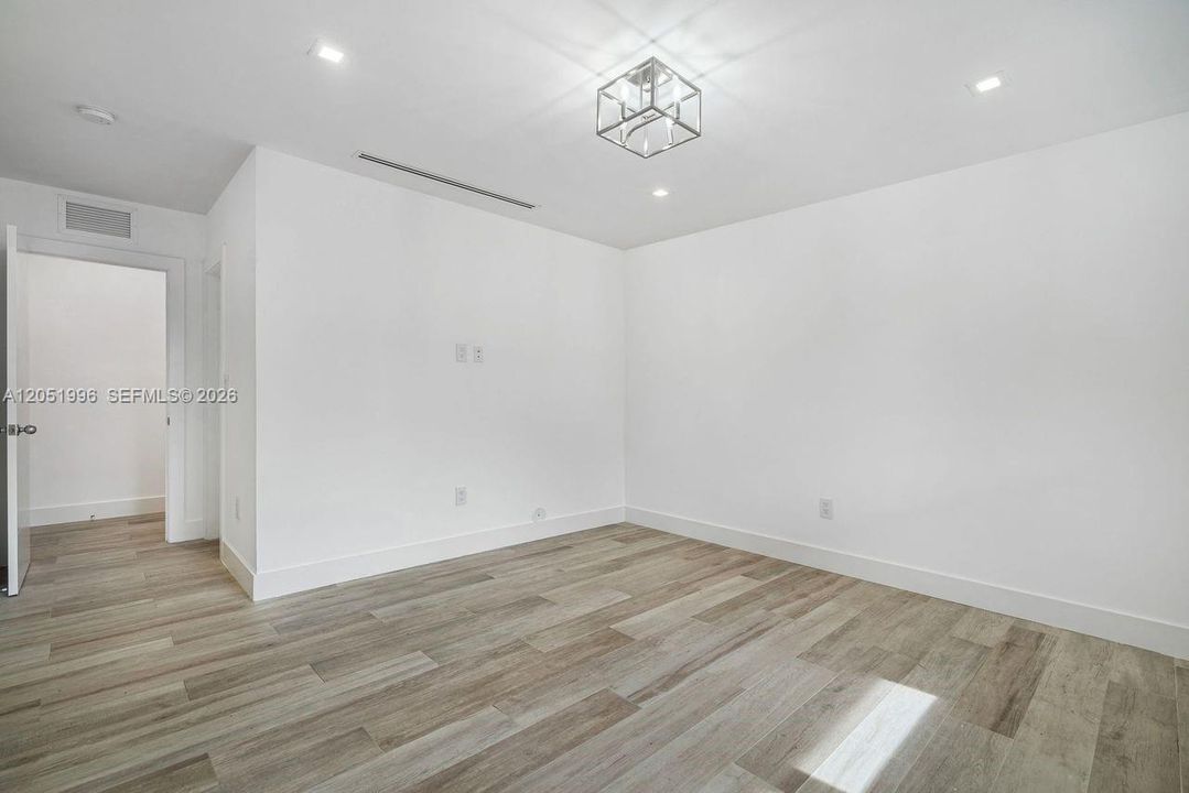 For Sale: $2,550,000 (4 beds, 3 baths, 3233 Square Feet)