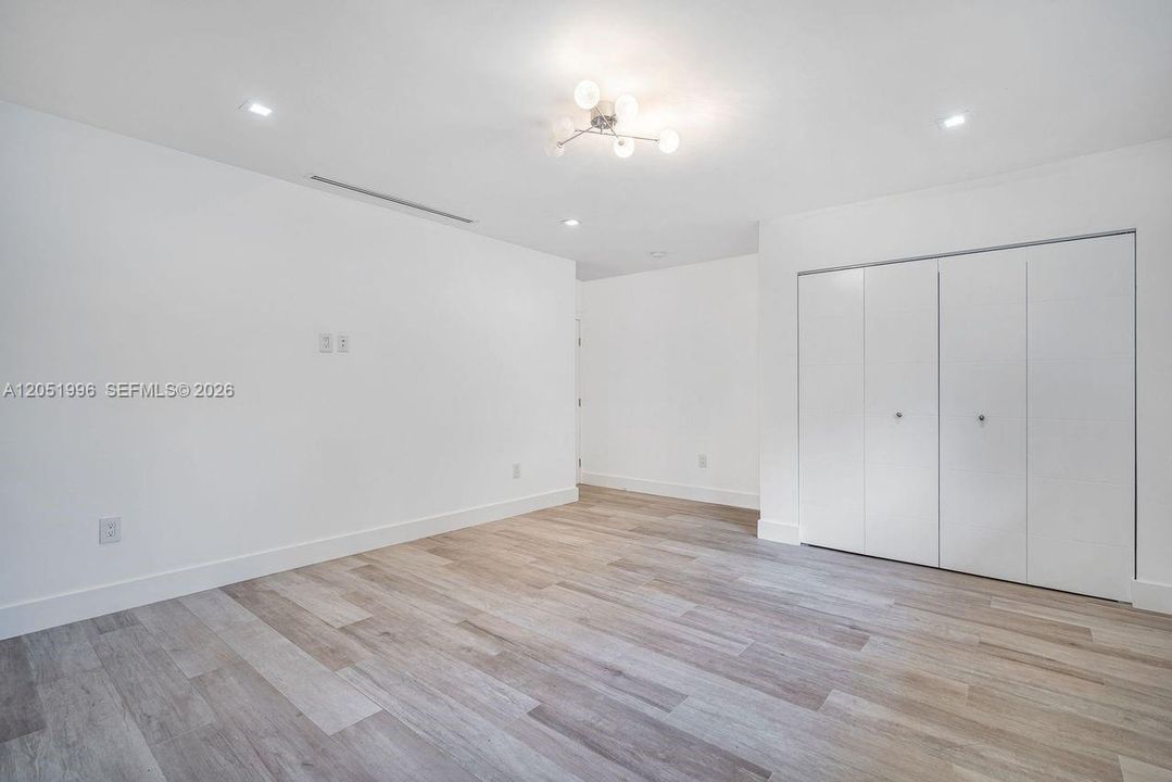 For Sale: $2,550,000 (4 beds, 3 baths, 3233 Square Feet)
