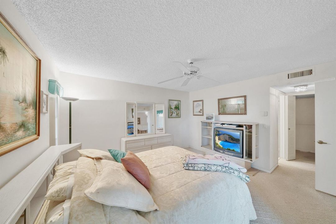 10 Primnary Bedroom Suite (3)