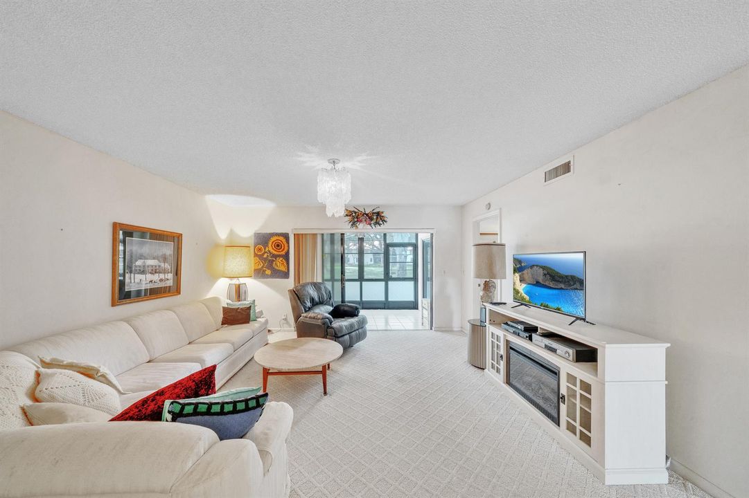 9 Living Area (2)