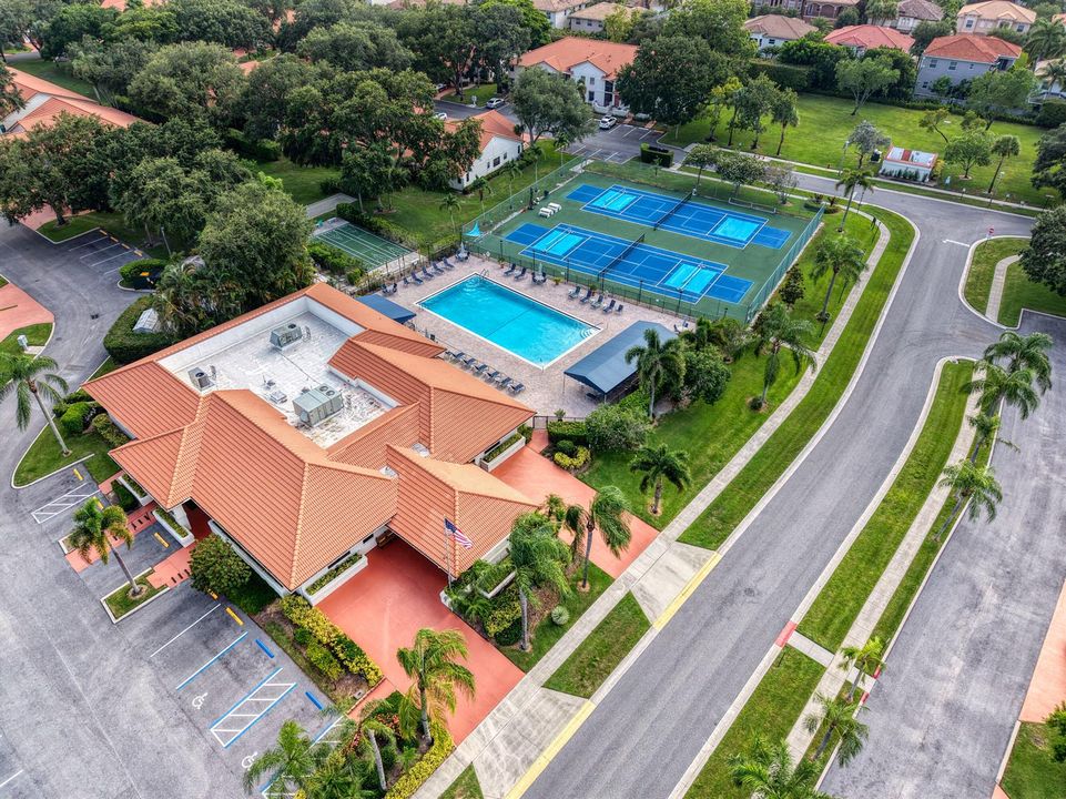 23 Clubhouse (2)