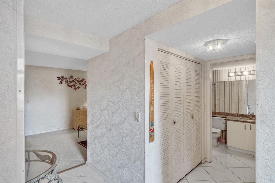 5 Foyer
