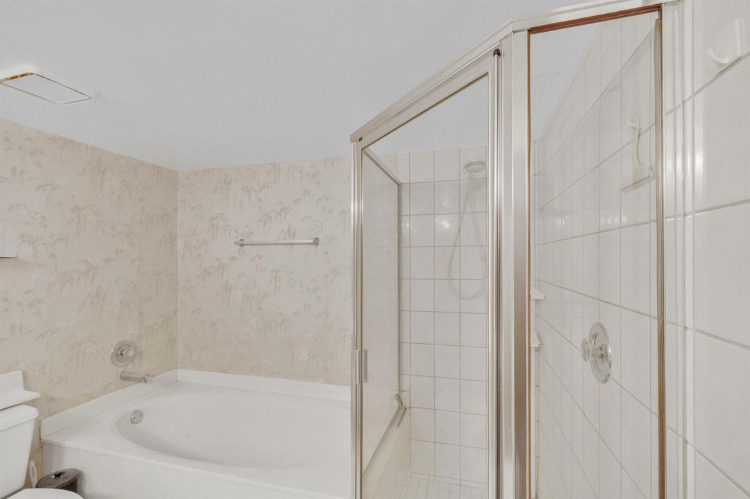 10 Primnary Bedroom Suite (7)
