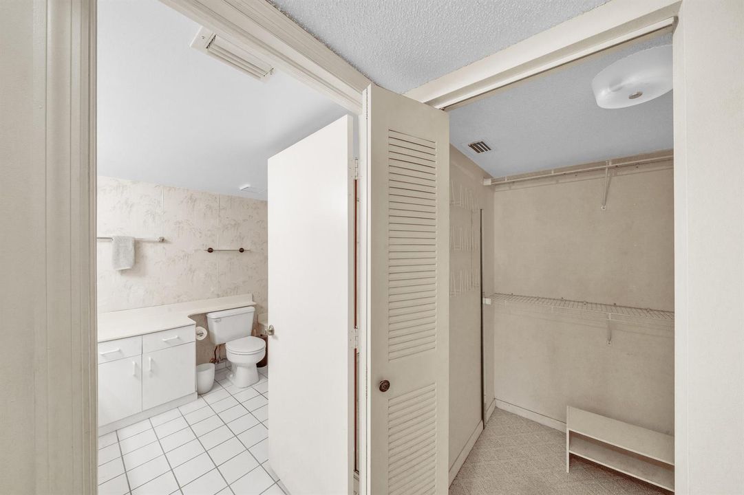 10 Primnary Bedroom Suite (5)