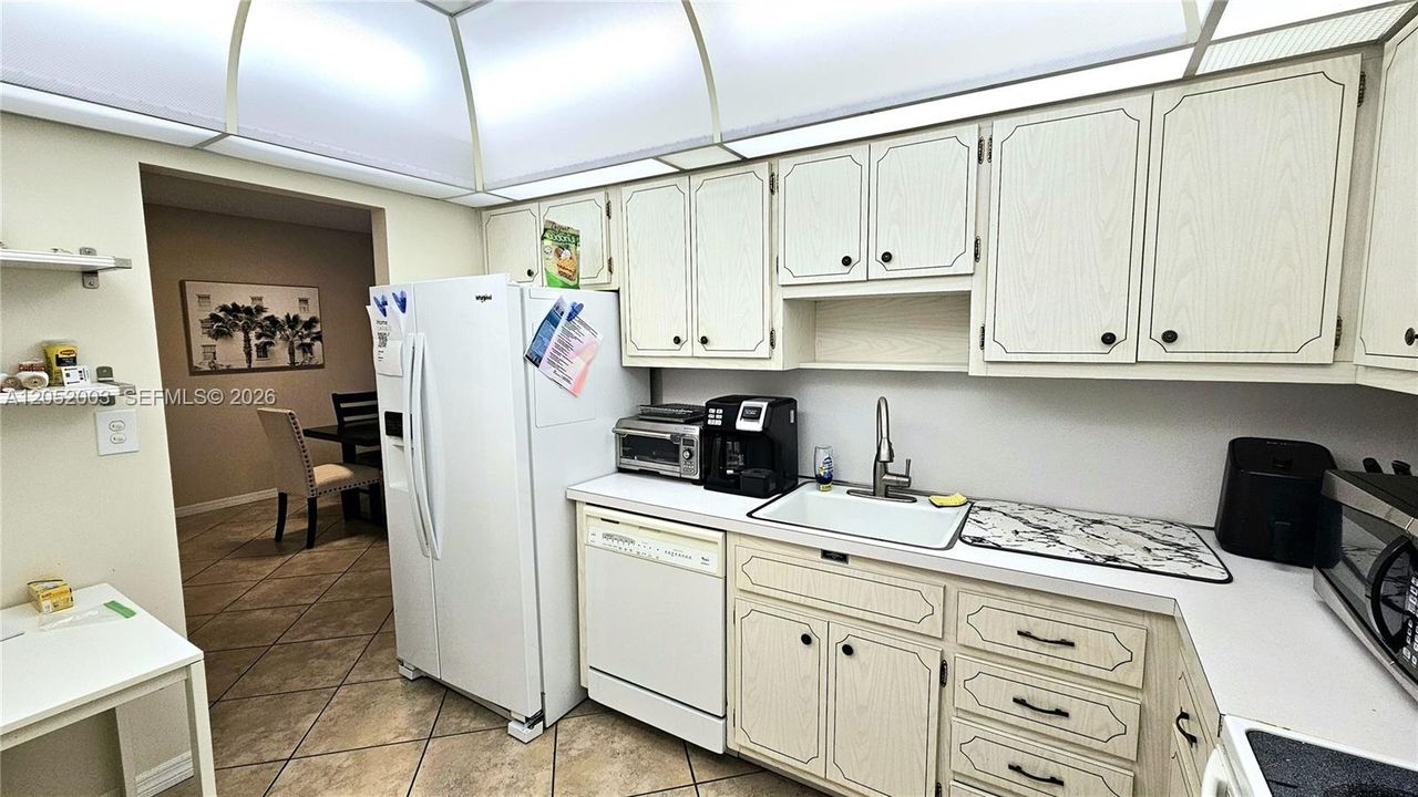 For Rent: $3,100 (1 beds, 1 baths, 870 Square Feet)