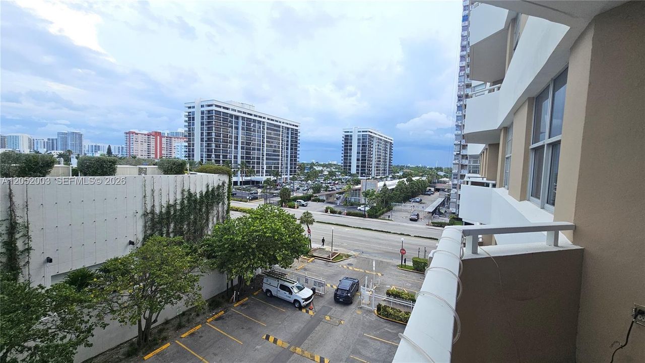 For Rent: $3,100 (1 beds, 1 baths, 870 Square Feet)