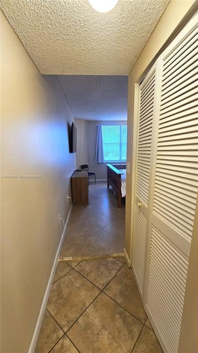 For Rent: $3,100 (1 beds, 1 baths, 870 Square Feet)