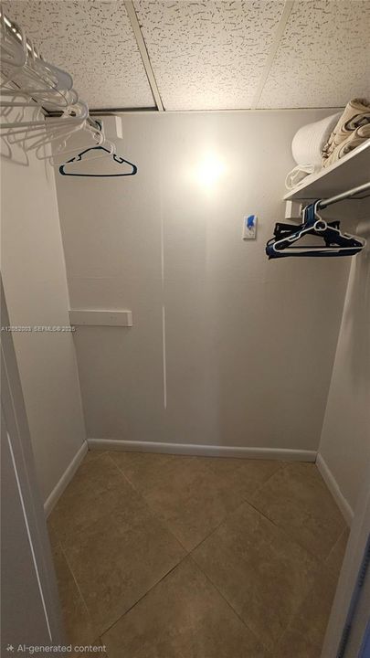 For Rent: $3,100 (1 beds, 1 baths, 870 Square Feet)