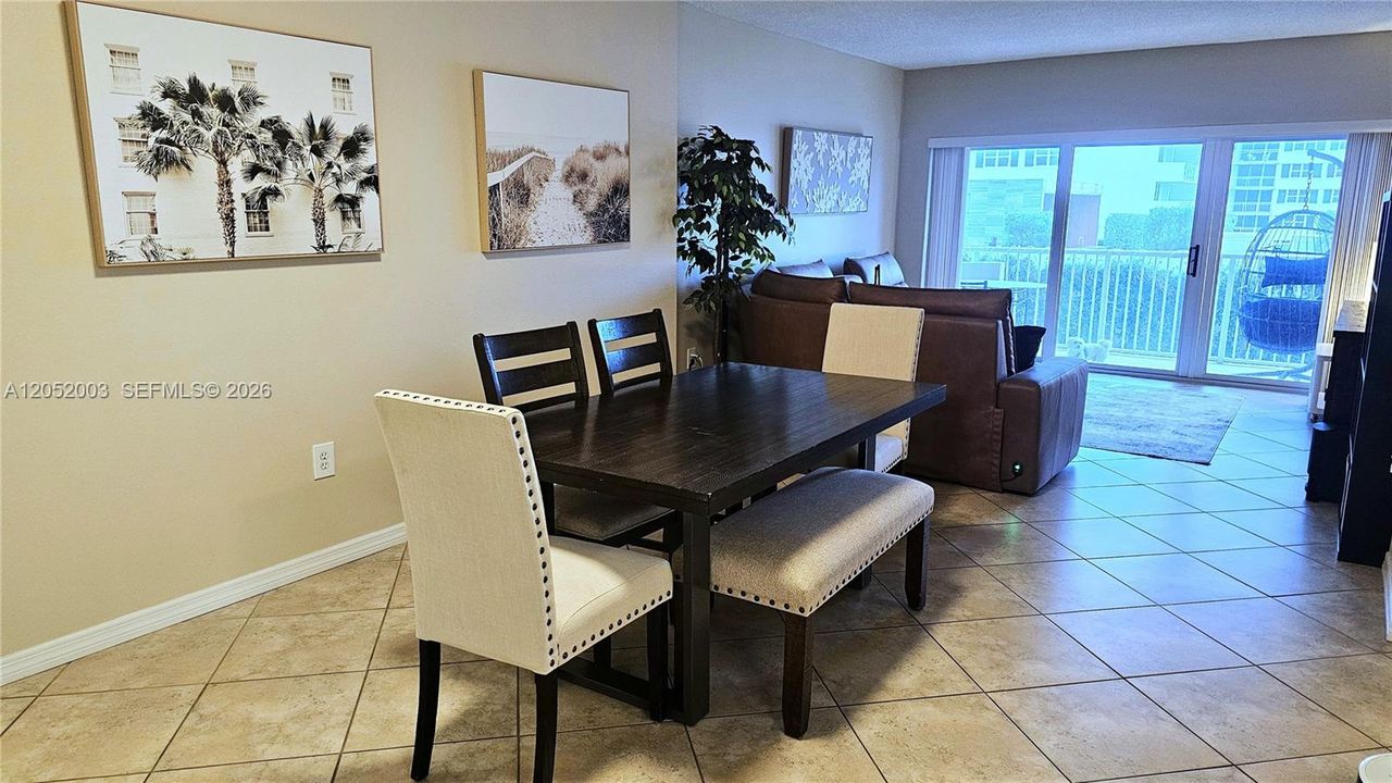 For Rent: $3,100 (1 beds, 1 baths, 870 Square Feet)