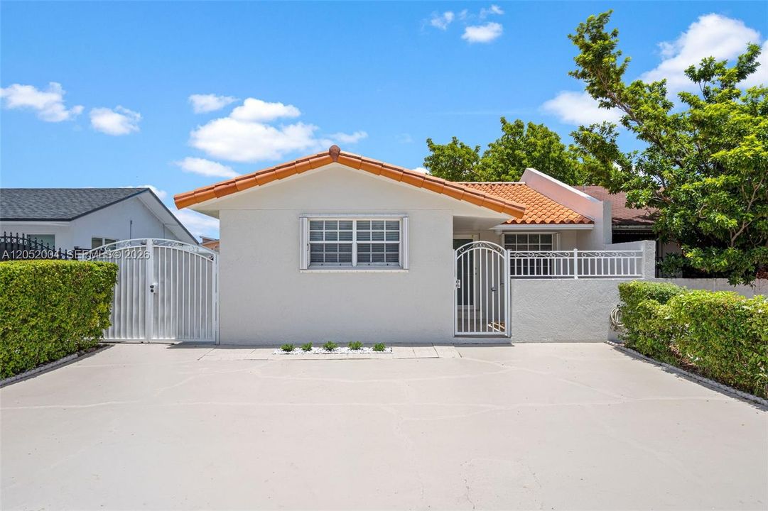 For Rent: $3,250 (3 beds, 2 baths, 1093 Square Feet)