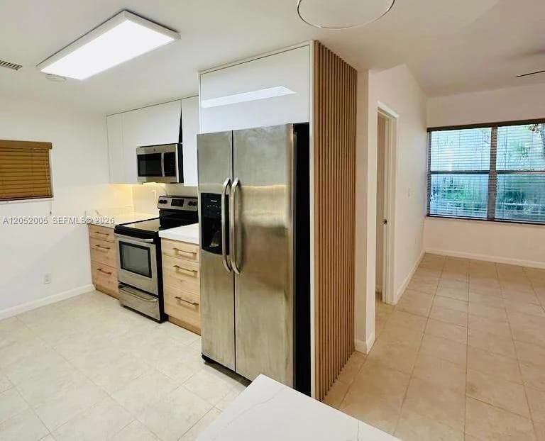 В аренду: $2,750 (2 спален, 2 ванн, 813 Квадратных фут)