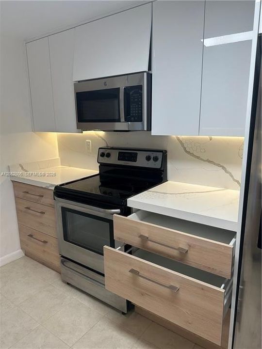 В аренду: $2,750 (2 спален, 2 ванн, 813 Квадратных фут)