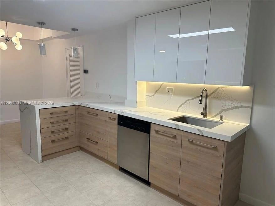 В аренду: $2,750 (2 спален, 2 ванн, 813 Квадратных фут)
