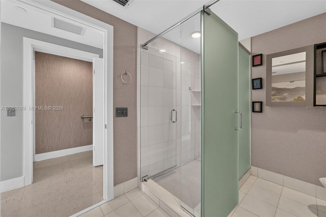 For Rent: $3,970 (1 beds, 2 baths, 1214 Square Feet)