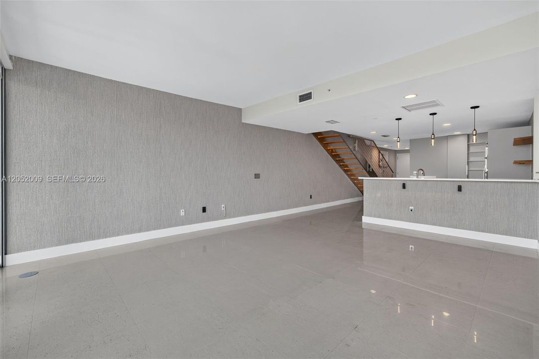 For Rent: $3,970 (1 beds, 2 baths, 1214 Square Feet)