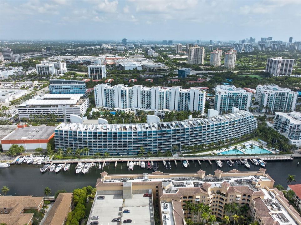 For Rent: $3,970 (1 beds, 2 baths, 1214 Square Feet)