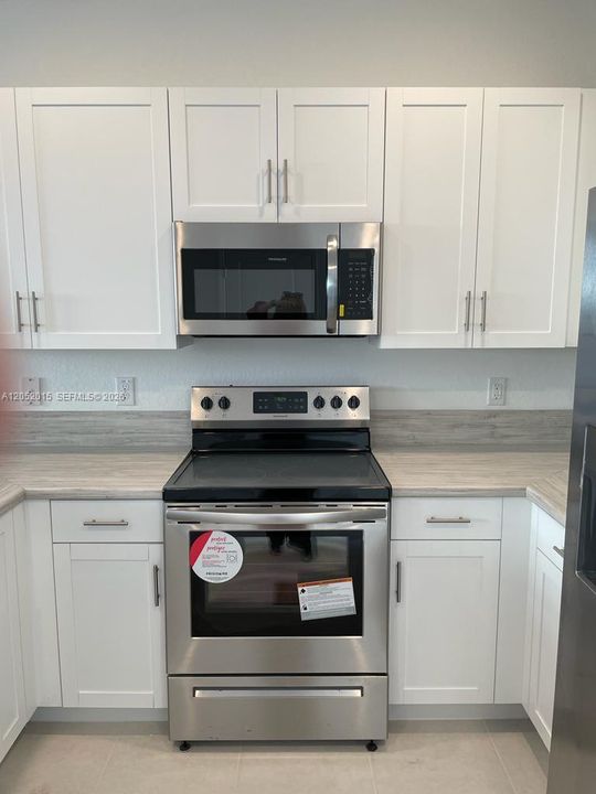 For Rent: $2,950 (3 beds, 2 baths, 1403 Square Feet)