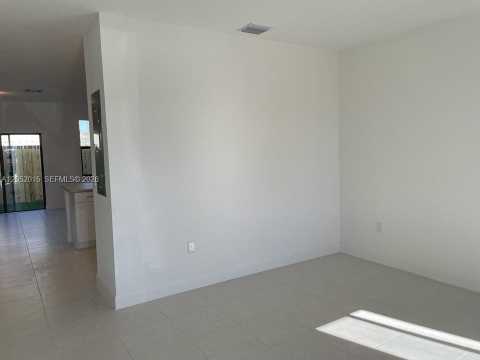For Rent: $2,950 (3 beds, 2 baths, 1403 Square Feet)
