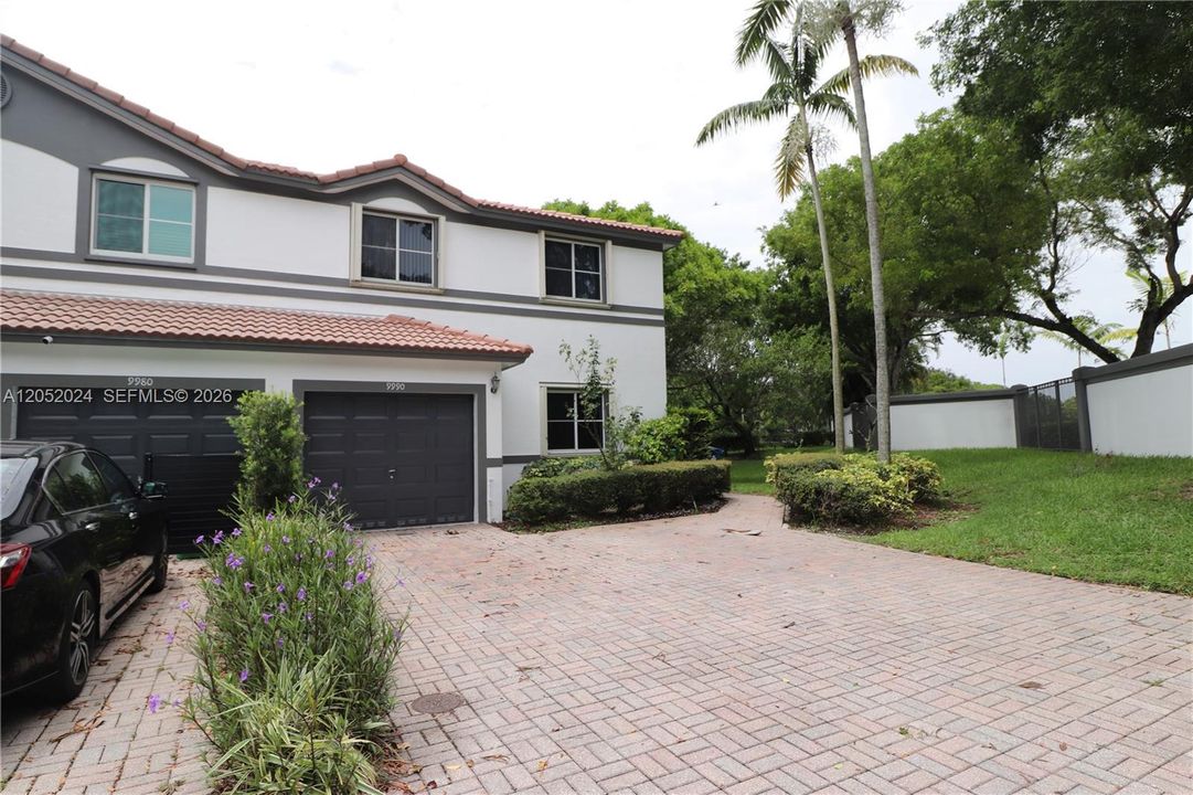 For Rent: $3,200 (3 beds, 2 baths, 1887 Square Feet)