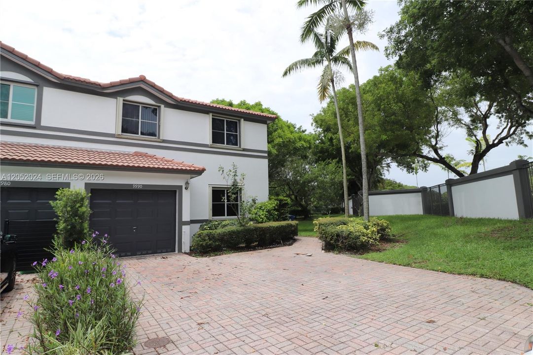 For Rent: $3,200 (3 beds, 2 baths, 1887 Square Feet)