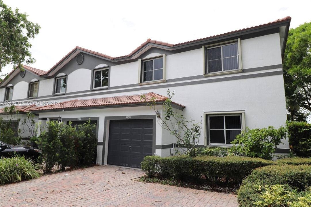 For Rent: $3,200 (3 beds, 2 baths, 1887 Square Feet)