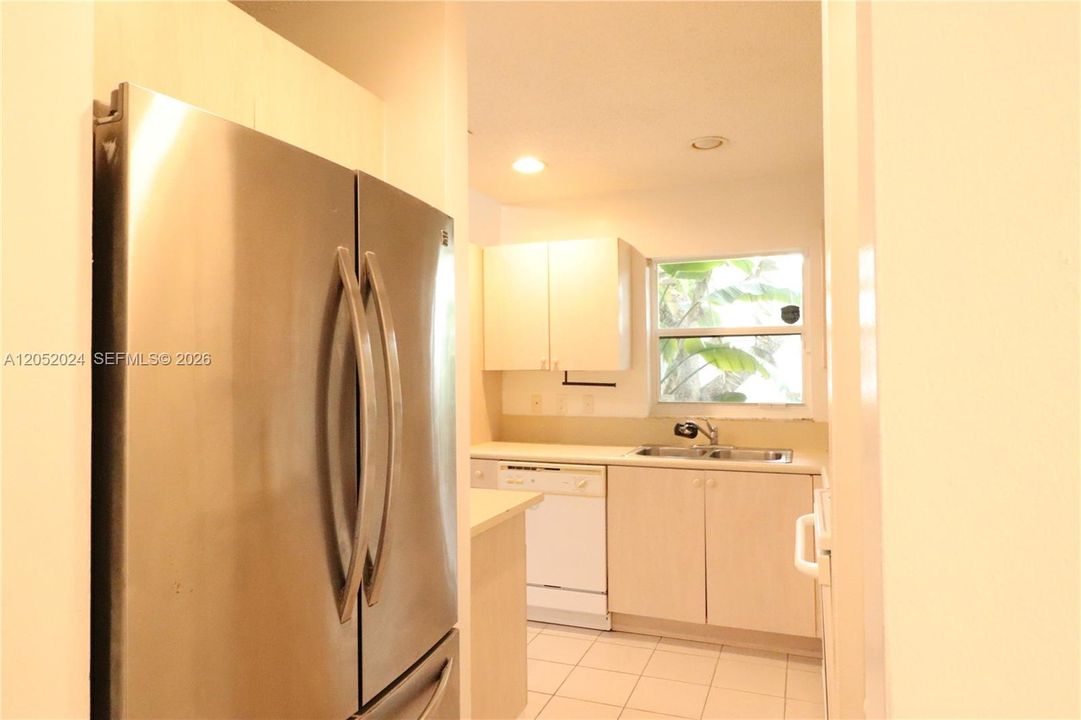 For Rent: $3,200 (3 beds, 2 baths, 1887 Square Feet)