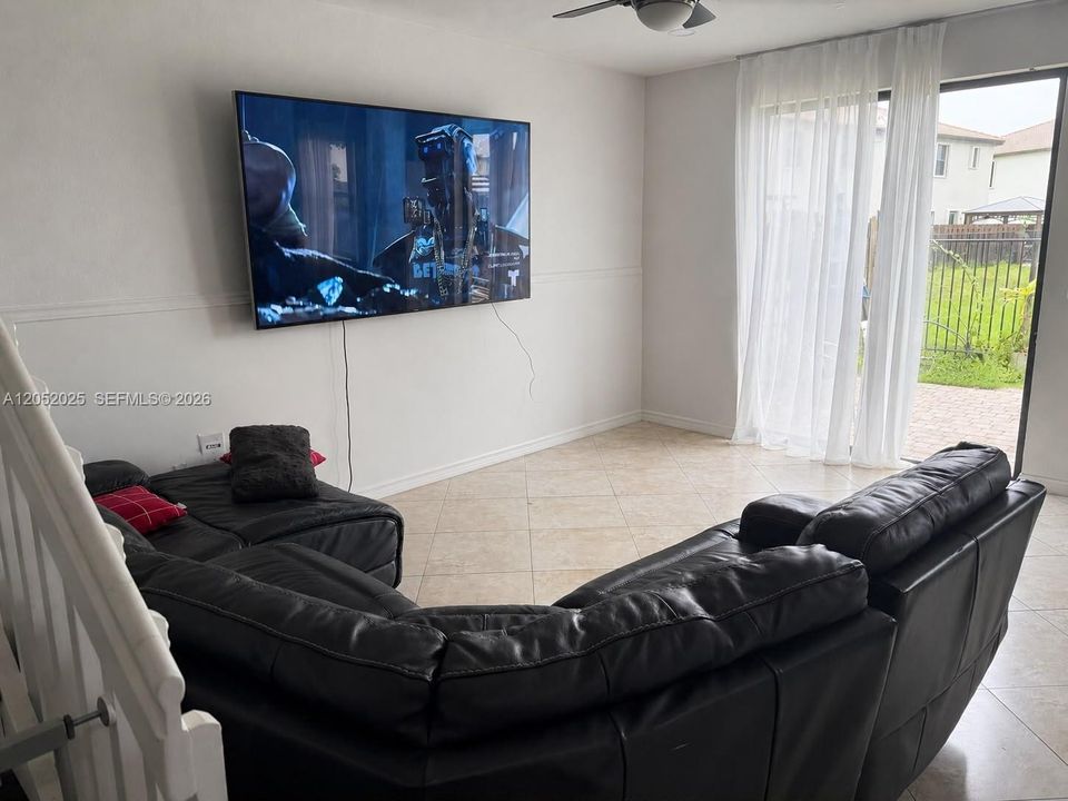 В аренду: $2,999 (3 спален, 2 ванн, 1680 Квадратных фут)