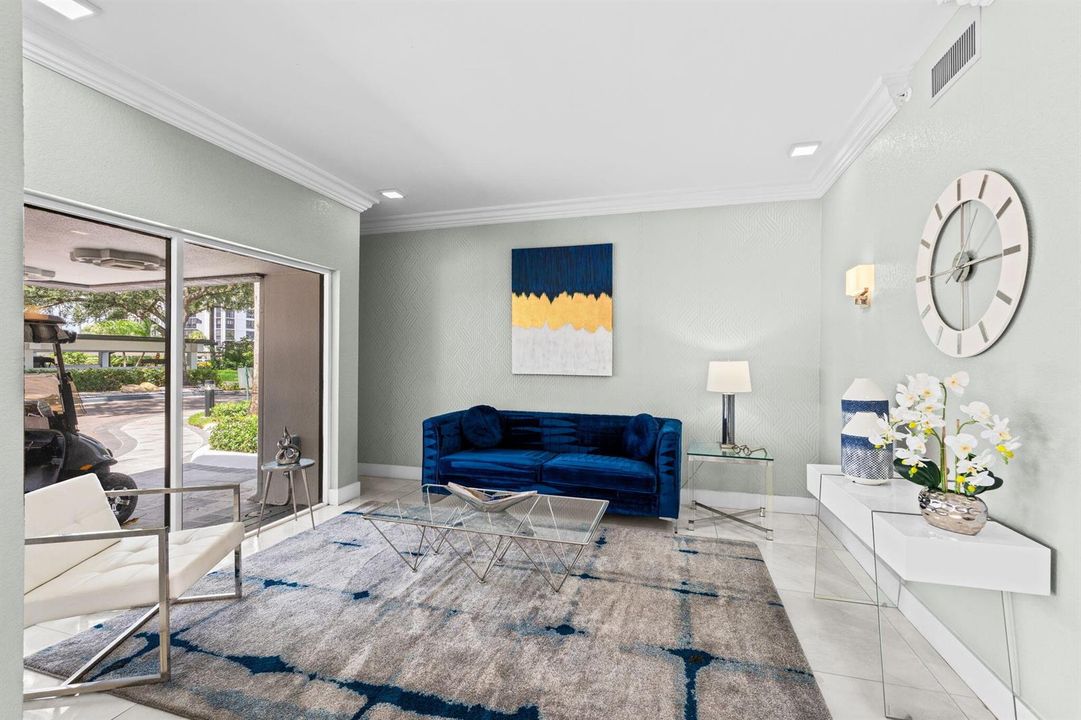 7768 Lakeside Lobby