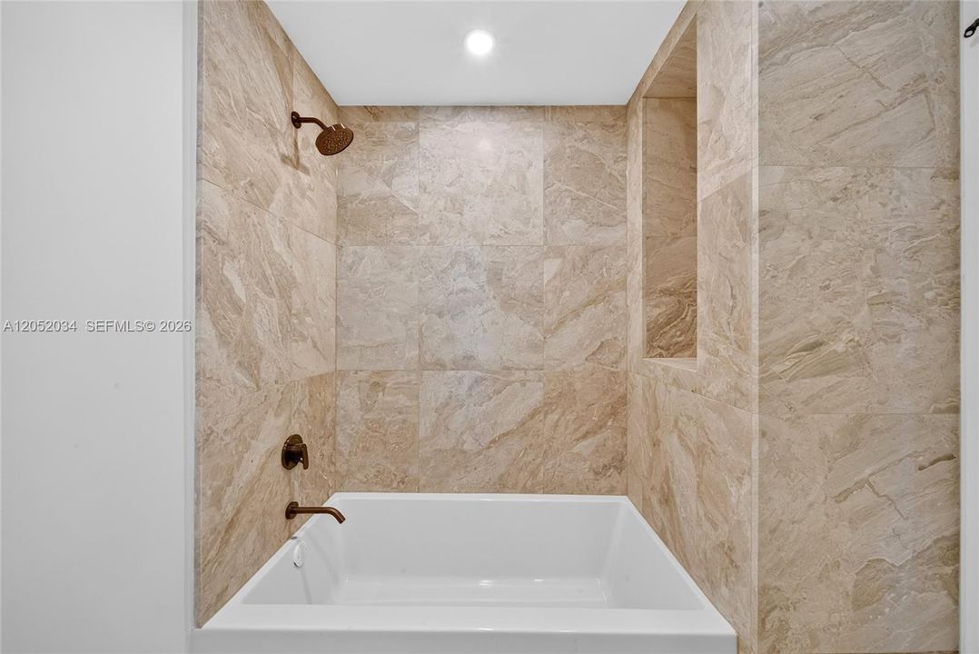 В аренду: $17,000 (3 спален, 2 ванн, 0 Квадратных фут)