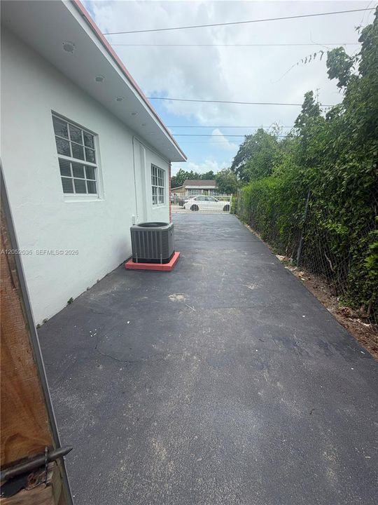For Sale: $550,000 (4 beds, 2 baths, 1300 Square Feet)