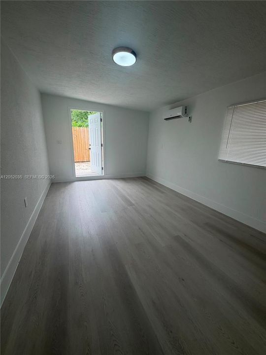 For Sale: $550,000 (4 beds, 2 baths, 1300 Square Feet)