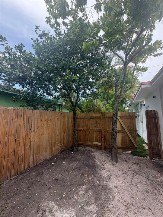 For Sale: $550,000 (4 beds, 2 baths, 1300 Square Feet)