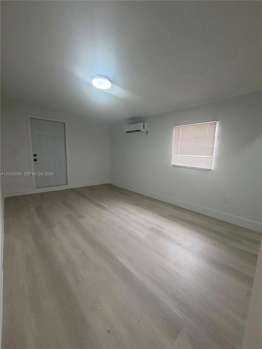 For Sale: $550,000 (4 beds, 2 baths, 1300 Square Feet)